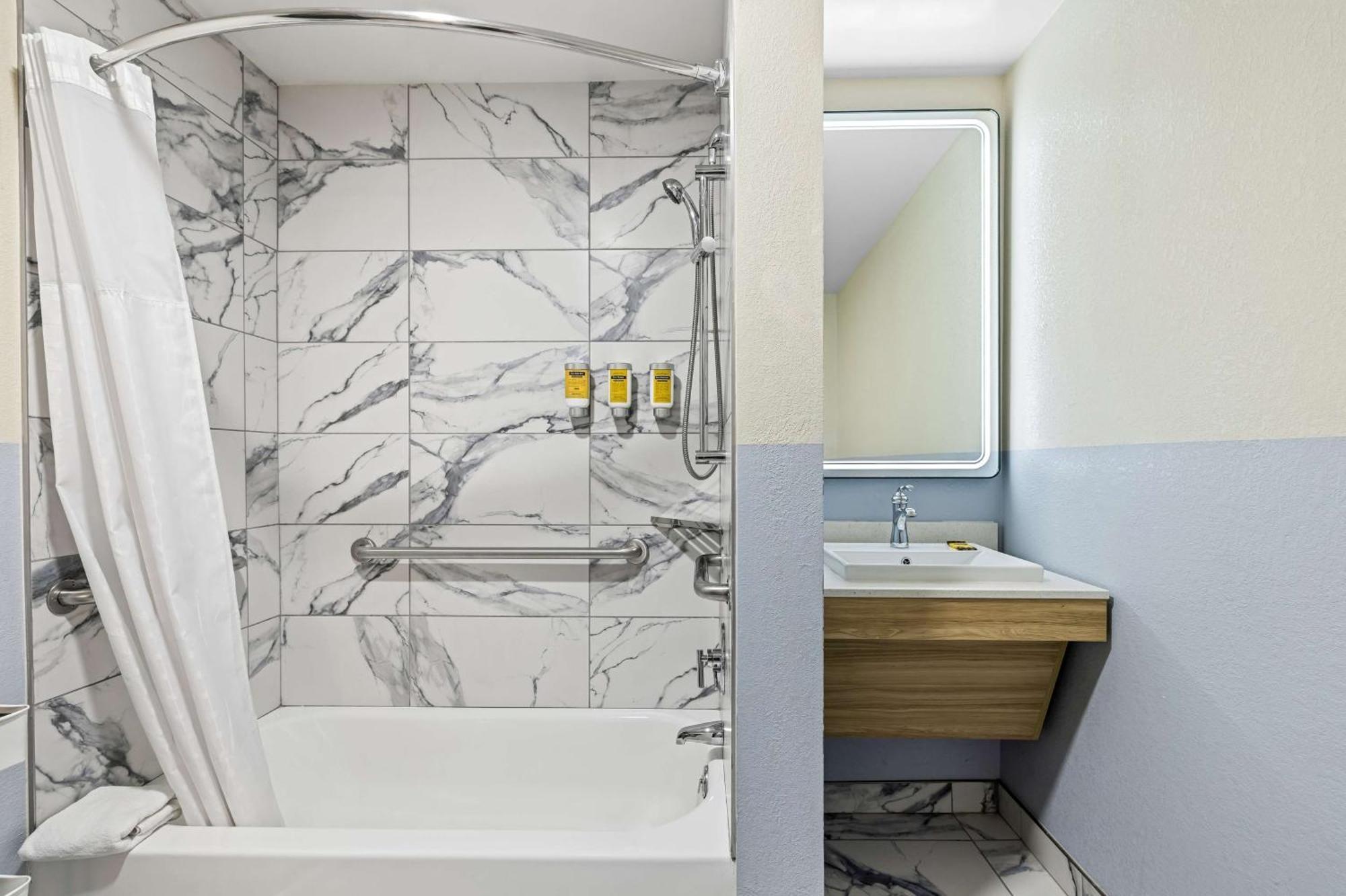Best Western Buffalo Inn & Suites מראה חיצוני תמונה